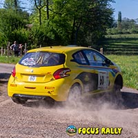 207 jaune en glisse